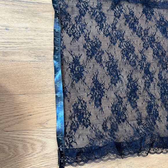 Black Lace Veil - Picture 3 of 7